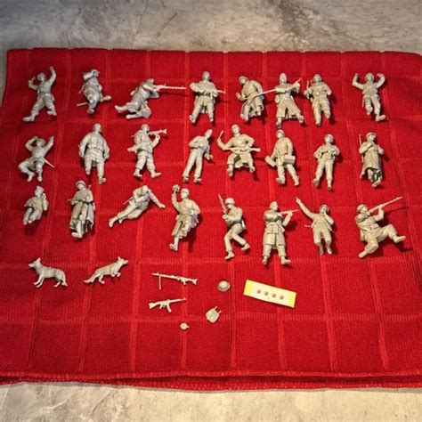 LOT OF 24 WWII German Model Infantry Army Soldiers Put Together & Unpainted $5.99 - PicClick