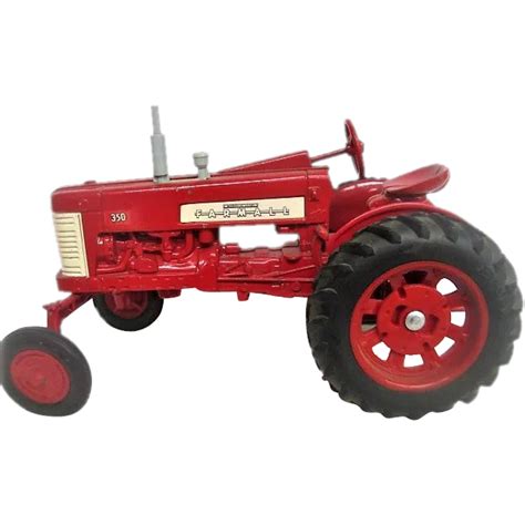 Red Farmall 350 Die Cast Tractor Toy - For a Future Farmer. | Tractor toy, Tractors, Farmall