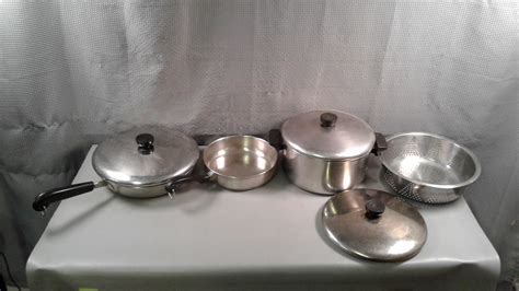 Lot Detail - Revere Ware Pots & Pans & Farberware