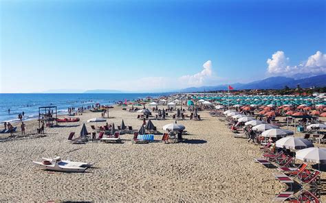 VERSILIA beach towns Top beach along the tuscan coast Spiaggie in ...