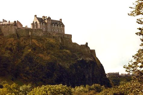 50 Photos of Edinburgh Castle in Scotland, Beautiful Scenery from the top of Castle Rock | BOOMSbeat