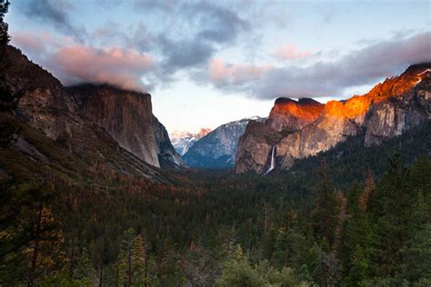 Yosemite Tunnel View at Sunset | Yosemite National Park is s… | Flickr