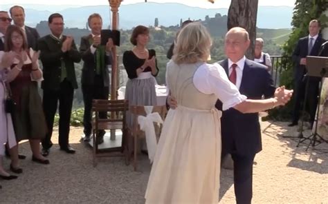 Vladimir Putin dances at Austrian foreign minister's wedding