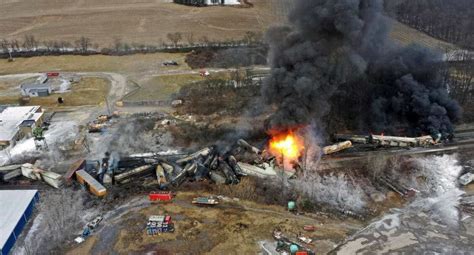 El "Chernóbil químico": Tren con materiales peligrosos se descarrila y ...