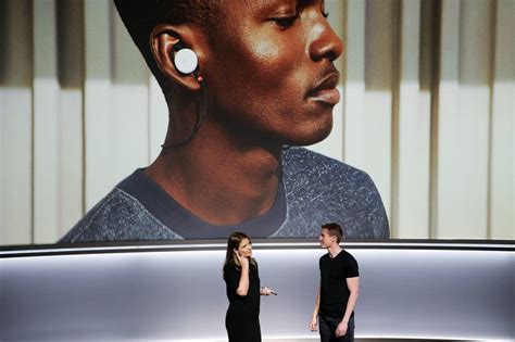 Google's new earbuds act as two-way translators in your ear | New Scientist