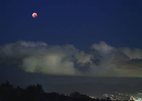 Lunar eclipse over Pearl City, Hawaii - Sky & Telescope - Sky & Telescope