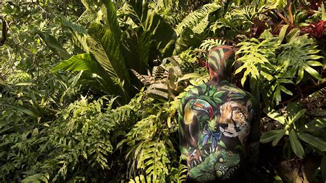 Body painting camouflage - Rainforest Biome, Eden Project - YouTube