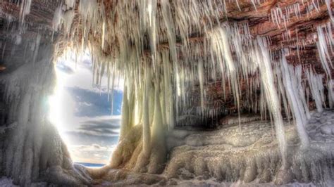 Thousands making trip to see ice caves made accessible by frozen Lake Superior | Fox News