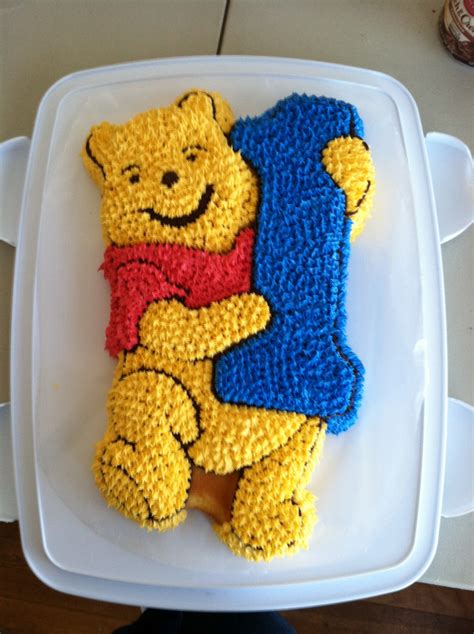 Amanda Bakes and More!: Pooh Bear Cake