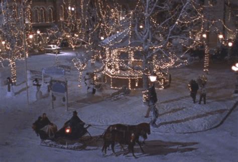 Winter in Stars Hollow is one of the most beautiful sets on TV imo : r/GilmoreGirls