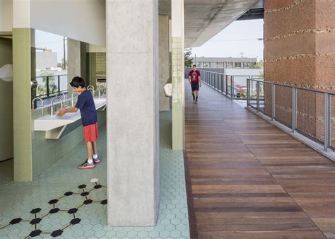 Gallery of Crossroads School for Arts and Sciences / Frederick Fisher ...