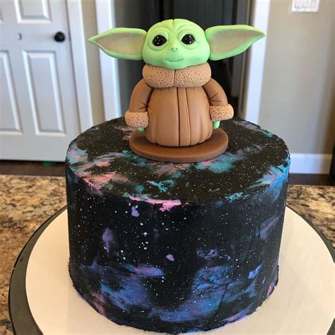 Baby Yoda Galaxy Cake | Star wars cake, Galaxy cake, Yoda cake