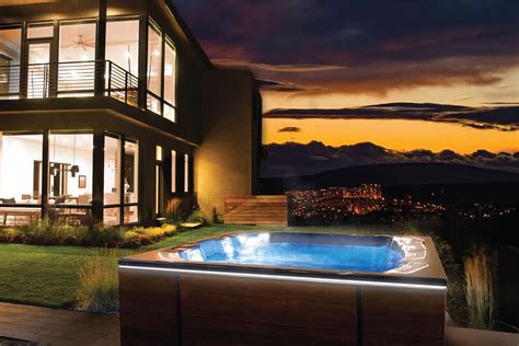 How to Find the Best Luxury Hot Tub | Bullfrog Spas