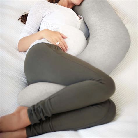 9 Best Pregnancy Pillows for Back, Hip and Bump Pain | Glamour UK