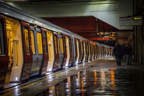 London Tube - The Oldest Subway in the World - Explore the World with ...