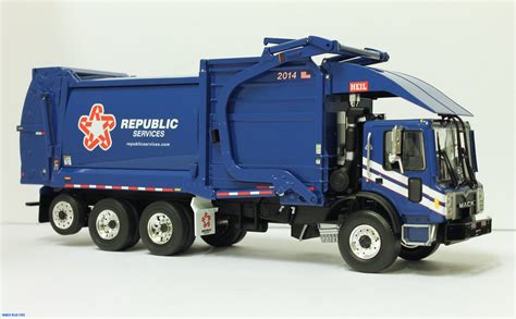 First Gear Republic Services garbage truck | Chrome Mack Gra… | Flickr