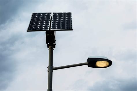 Kelebihan dan Kekurangan Lampu PJU Solar cell - Philips Bekasi