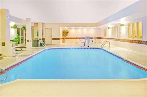 21 Hotels with Indoor Pools in Dallas, TX