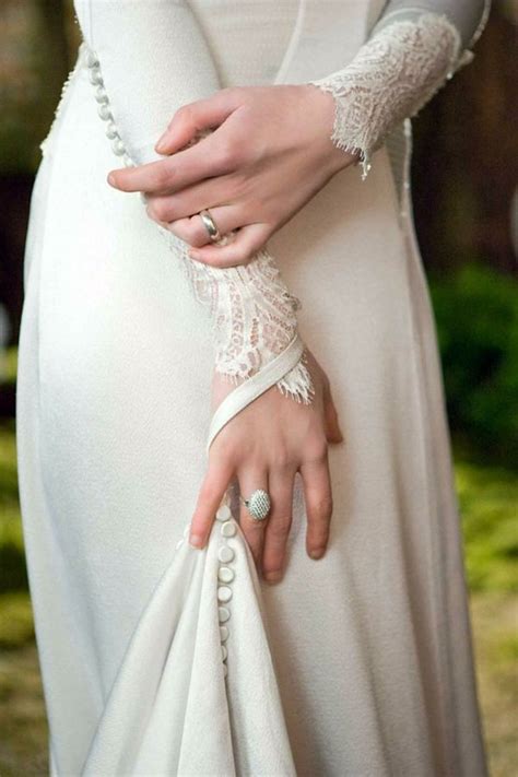 Blossom: Bella Swan's Carolina Herrera Wedding Dress