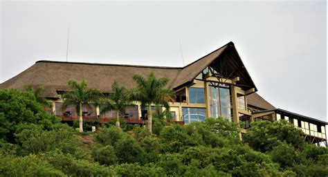 JOZINI TIGER LODGE – LAKESIDE PEACE AND QUIET - Out and About