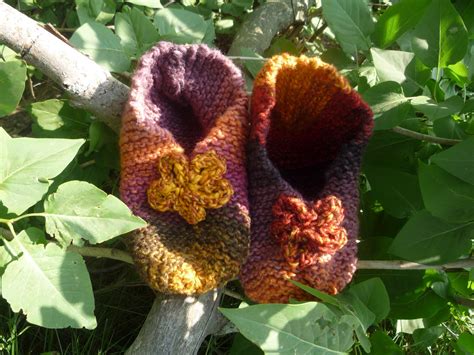 Wildflower Wool Knits: Super Simple Flower Slippers