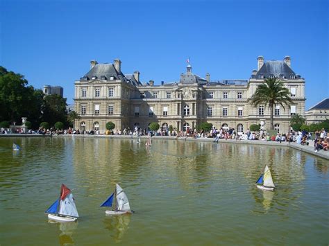 Jardin du Luxembourg Pool in Front of the Palace | The History Hub