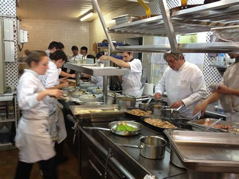 Découvrez le restaurant gastronomique Michel Chabran à Pont-de-l'Isère. Profitez du cadre ...