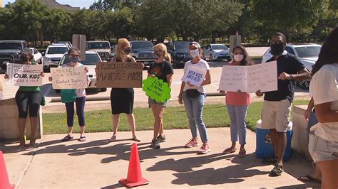 Demonstrations over masks held ahead of Carroll ISD Monday meeting | FOX 4 Dallas-Fort Worth