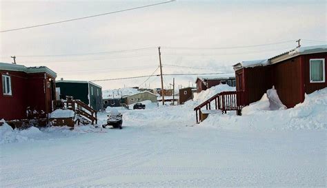 Ultima Thule: Clyde River, Baffin Island- an artistic inuit settlement ...