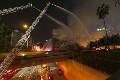 'Tower of fire' destroys L.A. apartment complex under construction - Los Angeles Times