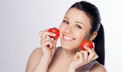 Top 5 DIY Tomato Face Masks for Clear and Radiant Skin - India.com