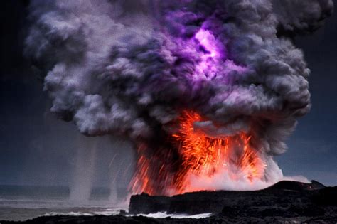 Volcano Producing Lightning | Volcano Erupt