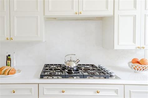 White Quartz Countertops And Backsplash – Countertops Ideas