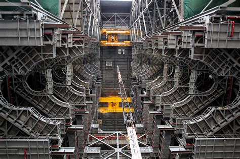 PHOTOS: Final SLS Work Platform Installed in KSC’s Vehicle Assembly Building « AmericaSpace
