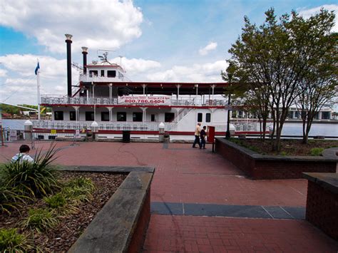 Fun things to do in Savannah GA - Savannah Riverfront