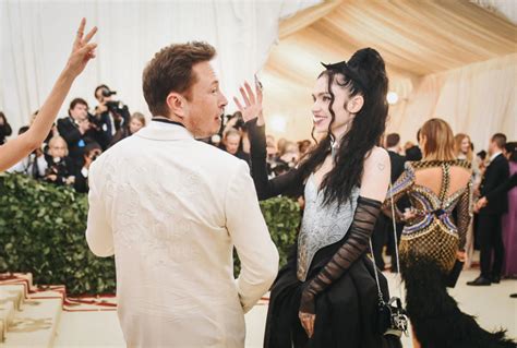 Grimes Confirmed That She's Still Living With Elon Musk After Trolling ...