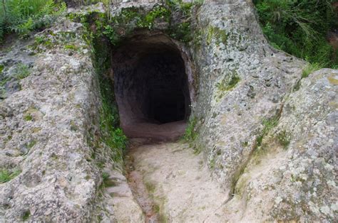 Uncharted Ruins: The Secret Tunnels of Ancient Mexico and Central America