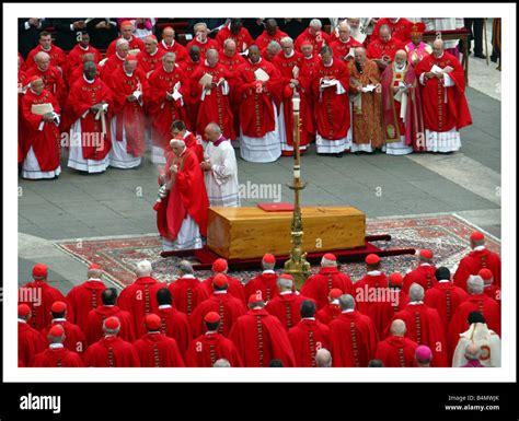 Pope John Paul II funeral in St Peters Sq Rome The Requiem mass was ...