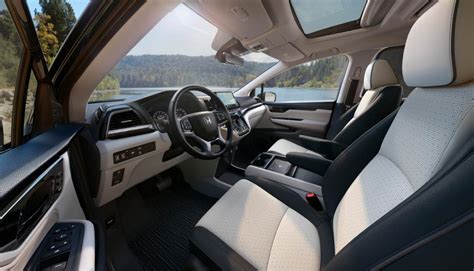 2025 Odyssey Minivan Gets Sporty Style, Tech Upgrades