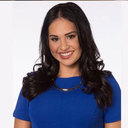 Fox 32 reporter, Siera Santos earns between $43,669 to $67,736 as a salary.