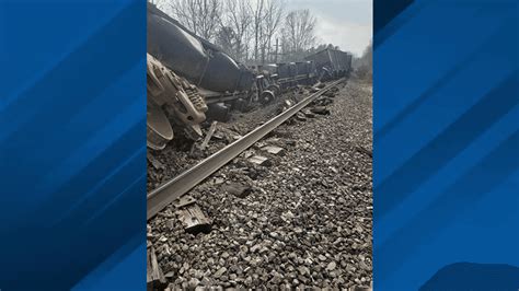 Train derails in Brown County, Ohio