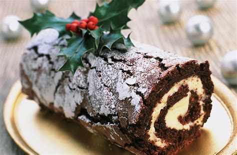 Christmas chocolate log | Baking Recipes | GoodtoKnow