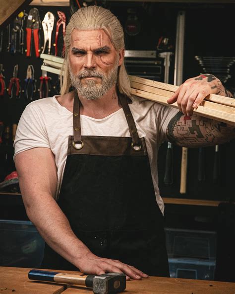 Cosplayer Turns Geralt from The Witcher into a Carpenter