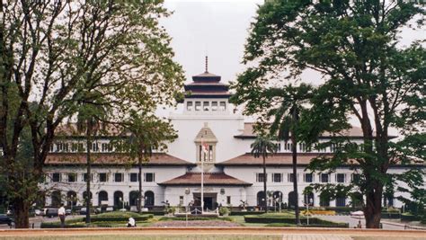 Wisata Sejarah Gedung Sate di Bandung - Lokasi, Harga Tiket Masuk