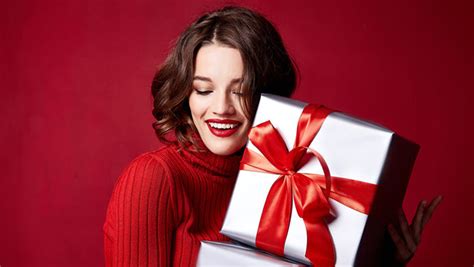 75 Most Unique Christmas Gifts for Her (2022) | Heavy.com