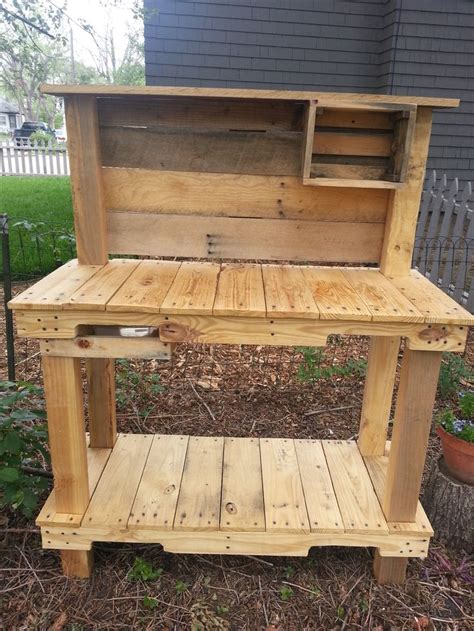 Pallet Potting Bench | Pallet work bench, Wood crafts diy, Outdoor yard ...