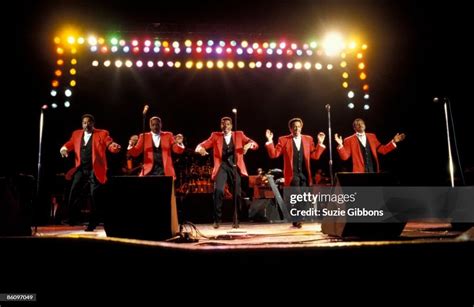 Photo of Ron TYSON and TEMPTATIONS and Melvin FRANKLIN and Otis... News ...