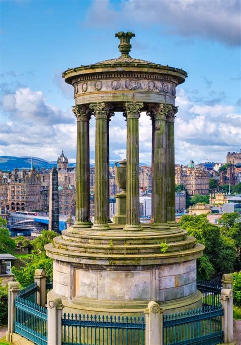 Le Monument Dugald Stewart à Calton Hill à Édimbourg Photo stock ...