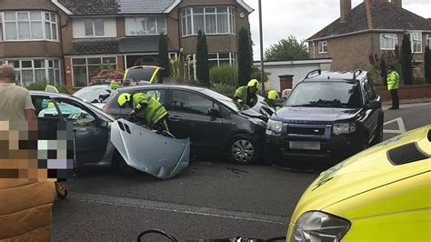 Crash closes Mudford Road in Yeovil - in pictures - Somerset Live