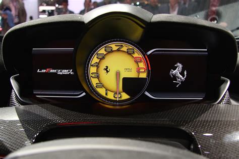 LaFerrari Aperta : 6.3L V12 800 ch. e-moteur 163 ch. team up 963 ch.